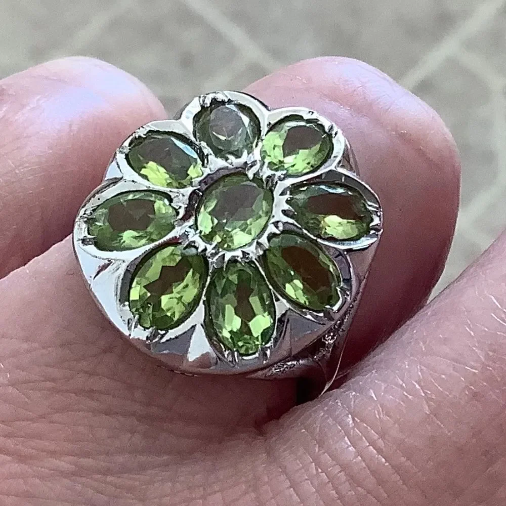 𝅺STERLING SILVER 925 PERIDOT FLORAL RING SIZE US 7.5​​
